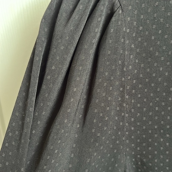 H‎ & M long sleeve black dotted blouse size 6 - Picture 2 of 10